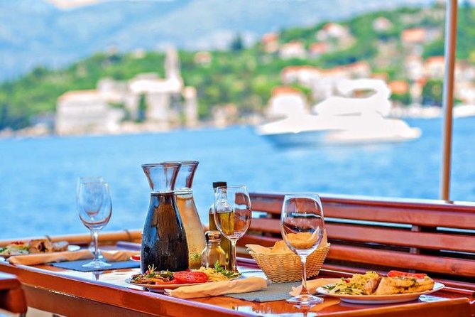 Rent a Traditional Wooden Boat (64 pax) - Food and Drinks: What’s Included vs. What You’ll Likely Add