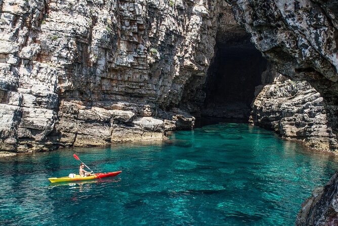 Sea Kayaking Safari Dubrovnik - Betina Cave Beach: the 40-minute break that changes the whole day