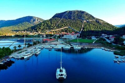Ston Tour: City Walls, Saltworks, Wine & Adriatic Seafood - The scenic ride: Elaphite views and a history lesson in transit