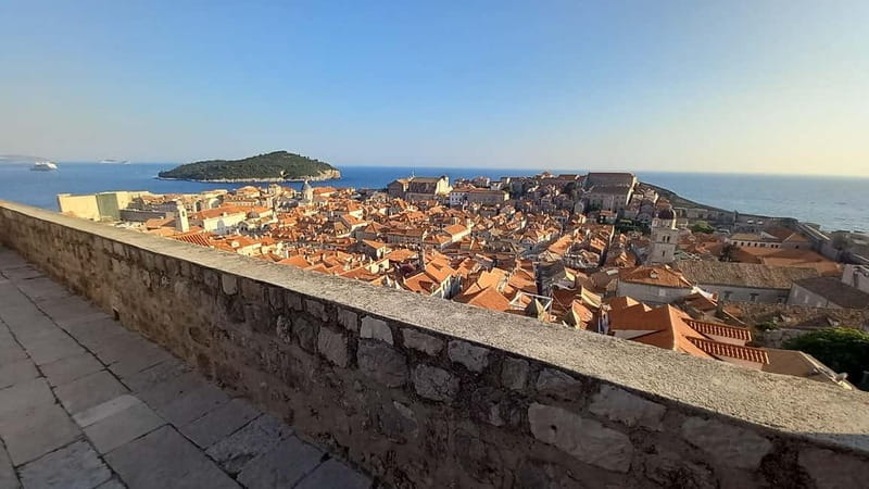 Sunset Wall Walk: 75-Minute Guided Tour & Free Exploration - Pace, stairs, and what to pack for a smoother walk