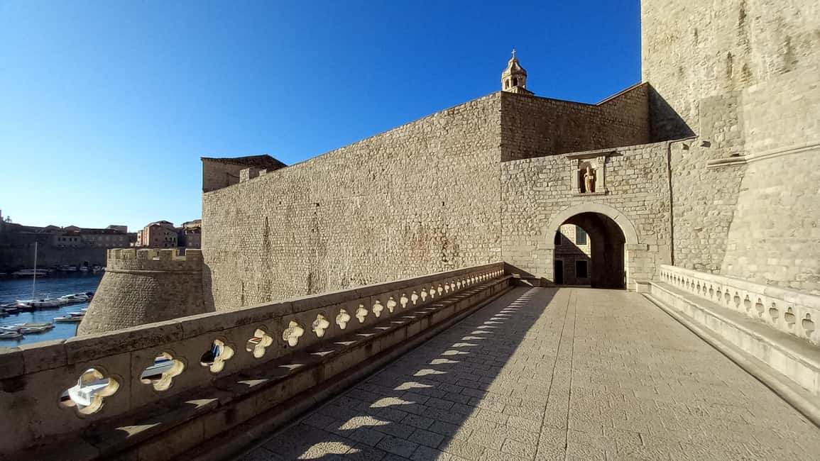 Sunset Wall Walk: 75-Minute Guided Tour & Free Exploration - The guided north walls: nine stops that turn views into understanding